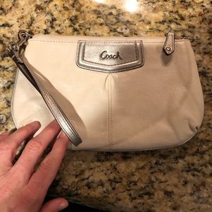 Nice size coach wristlet. Great condition
